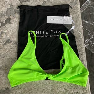 NWT White Fox Bikini Top!! 👙💚